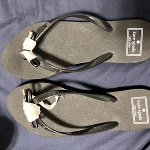 New Never Been Worn Kate Spade Women’s Black Bow Flip Flops Size 9
